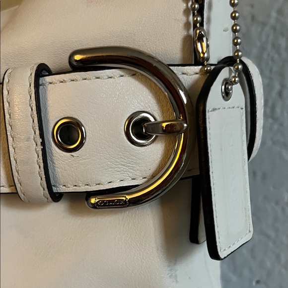 Vintage Coach White Leather Shoulder Bag
With Silver Tone Buckles And Rings - Picture 3 of 12